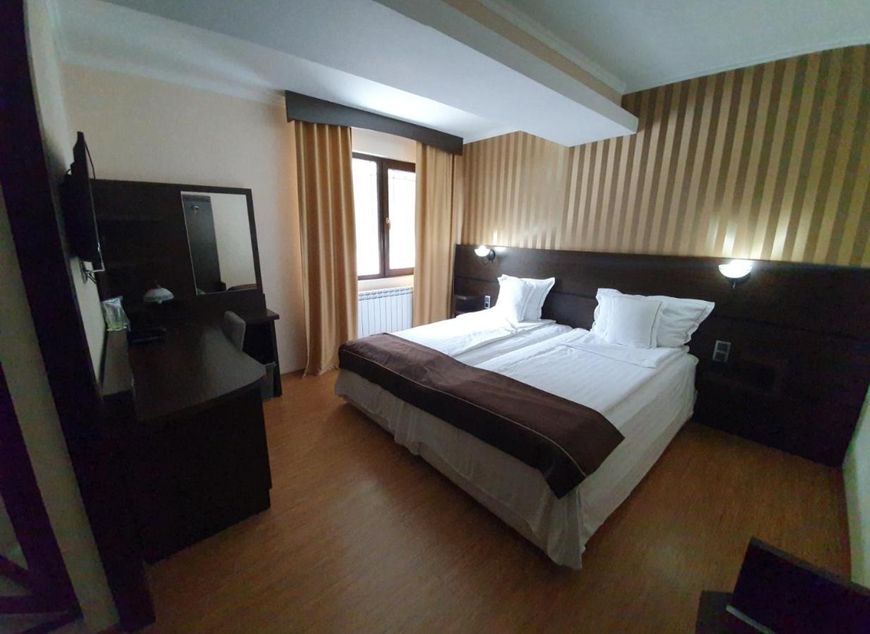 Family Hotel Hebar Batak Exterior foto